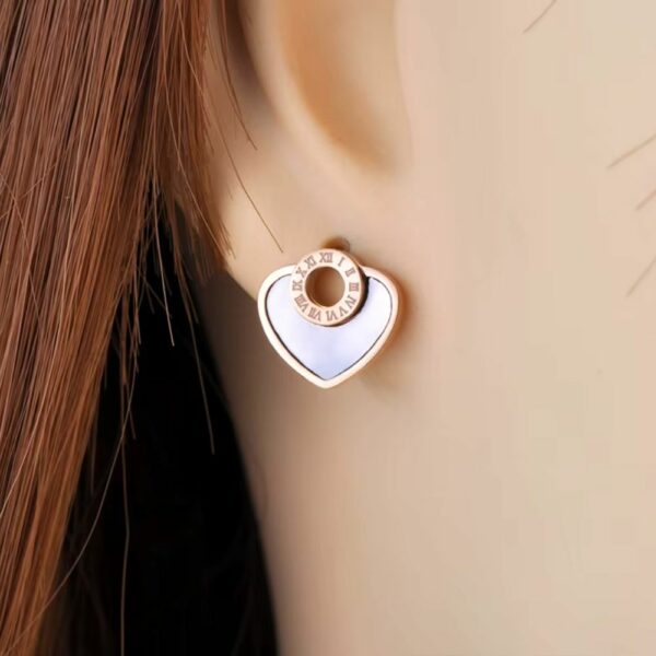 Boucles d’oreilles cœurs nacrés et anneaux romains - Rose doré