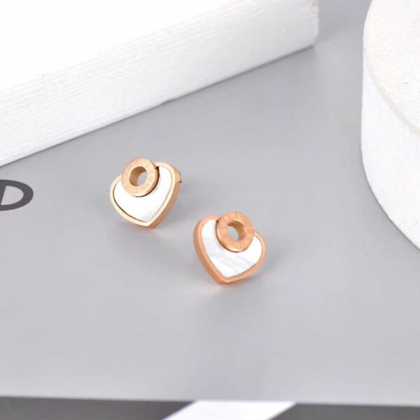 Boucles d’oreilles cœurs nacrés et anneaux romains - Rose doré