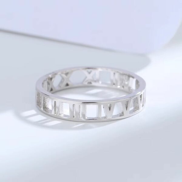 Bague romaine chiffres creusés