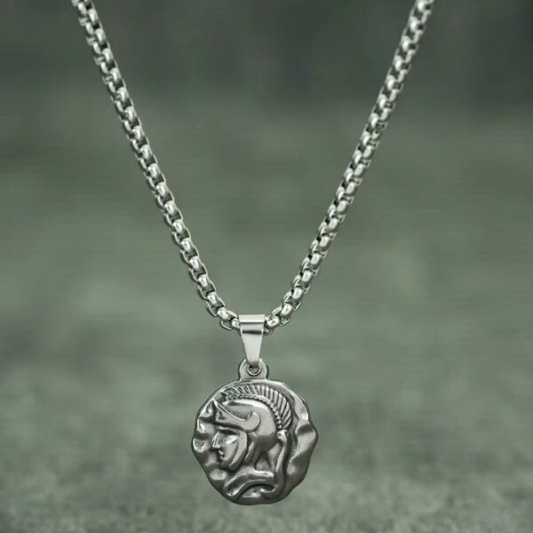 Collier tête de guerrier romain