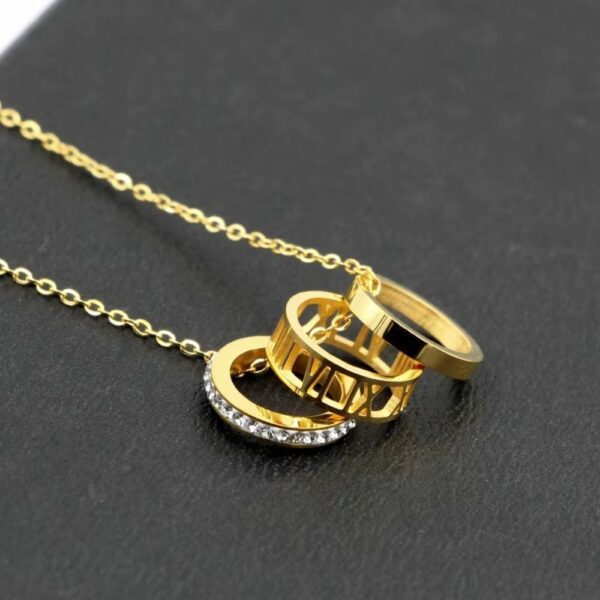 Collier triple anneau doré romain