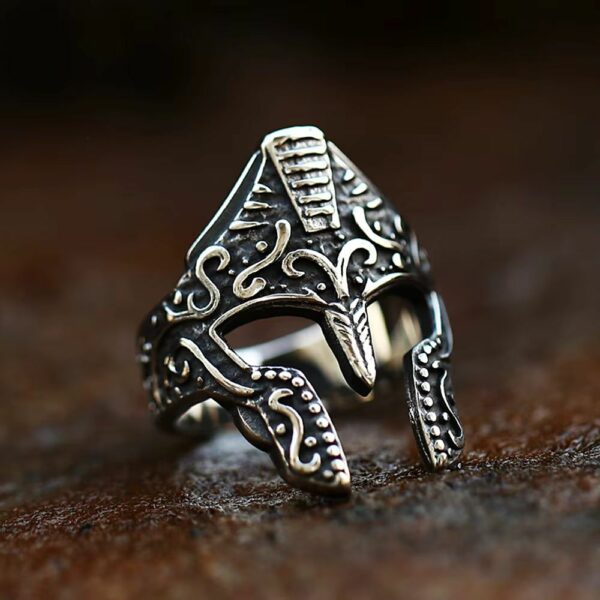 Bague romaine casque orné