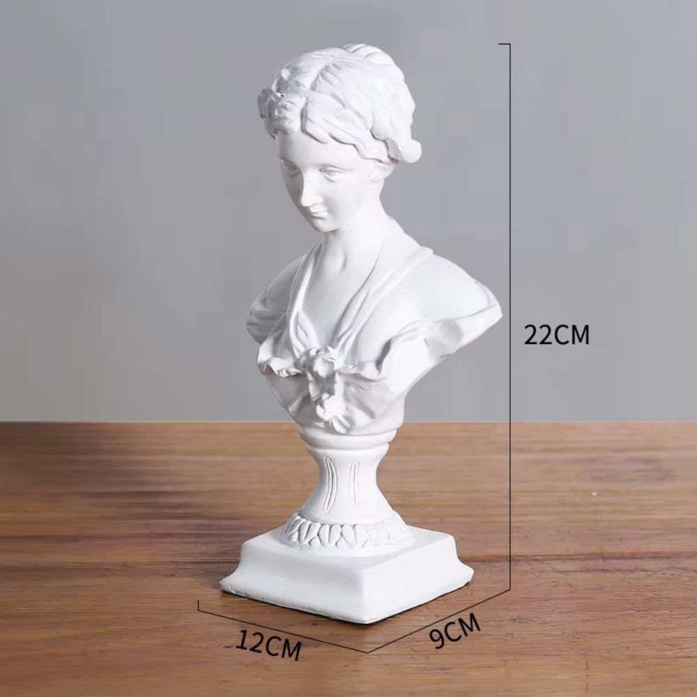 Statuette blanche de femme romaine – Image 1